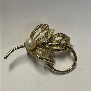 Mid century gold-tone leaf with faux pearl cabochon